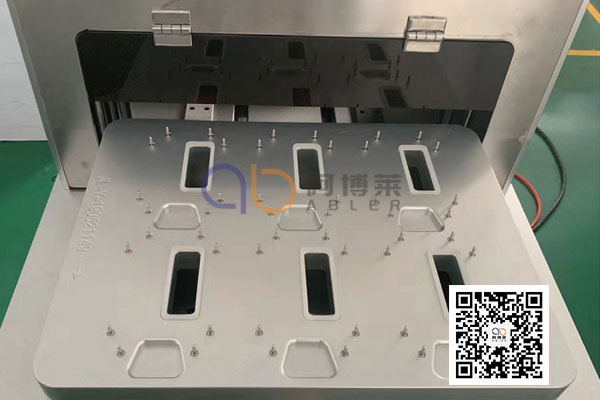 雙工位左右滑臺(tái)式熱合機(jī)來(lái)了，生產(chǎn)效率顯著提升